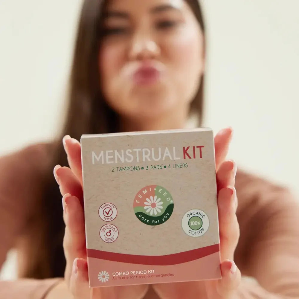 FemiEko menstruationskit i en hånd