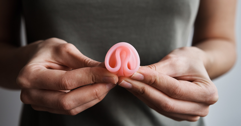 C-fold af menstruationskop for begyndere